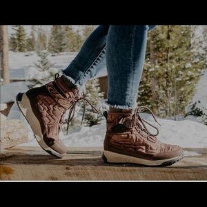 Chaco Borealis Wtaerproof Winter Boots 10.5